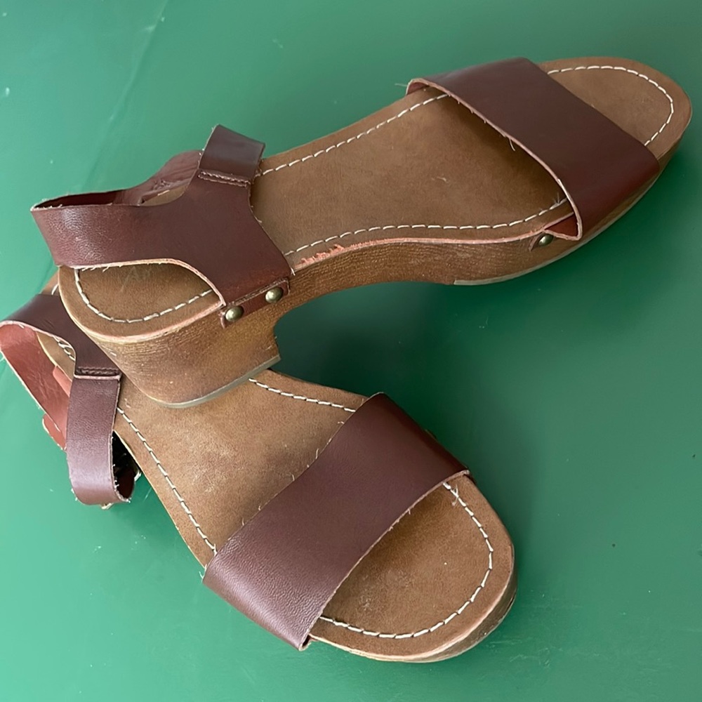 American Eagle Sandle